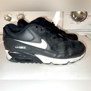NIKE AIR MAX SHOES SIZE 6 YOUTH